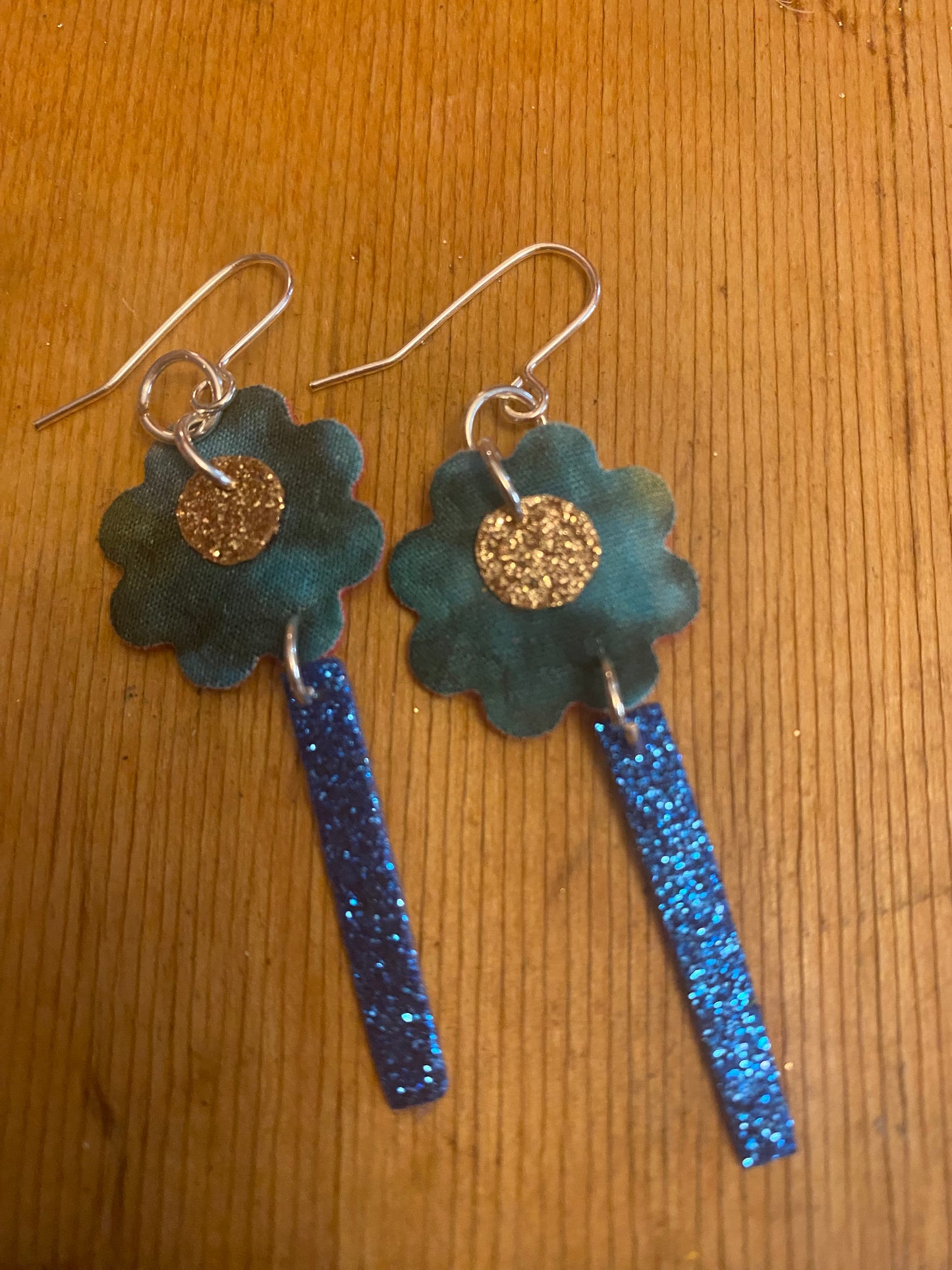 Flower drop earrings