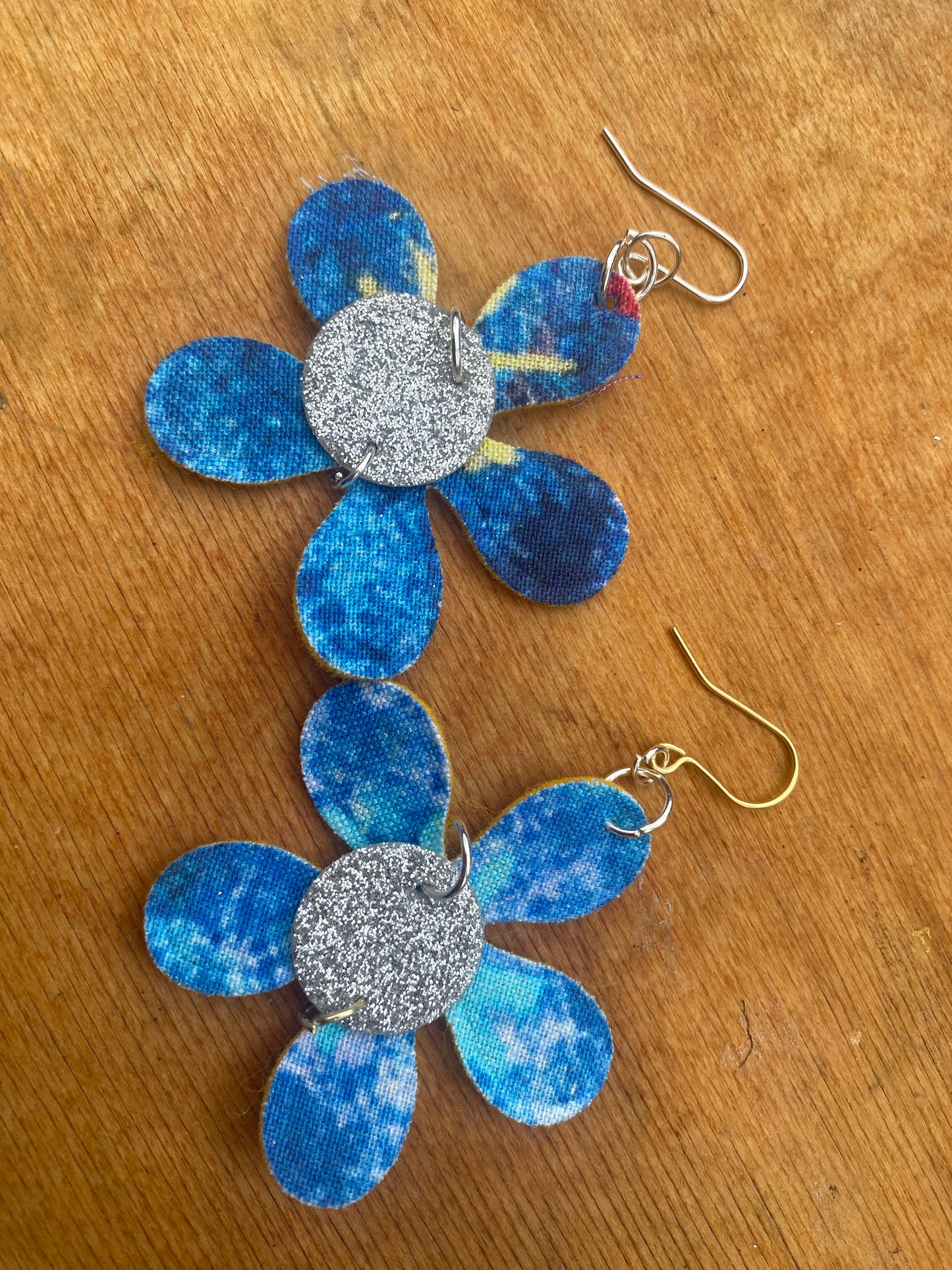 Blue Flower earrings with glitter centre
