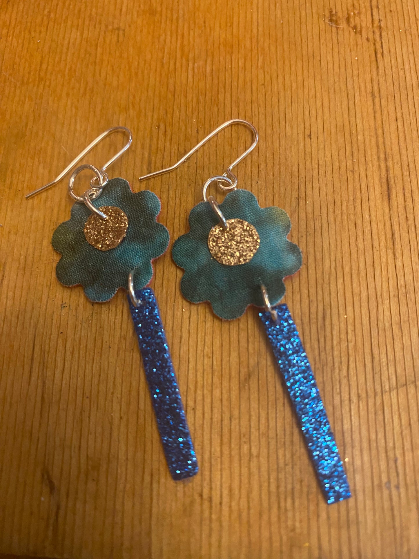 Flower drop earrings