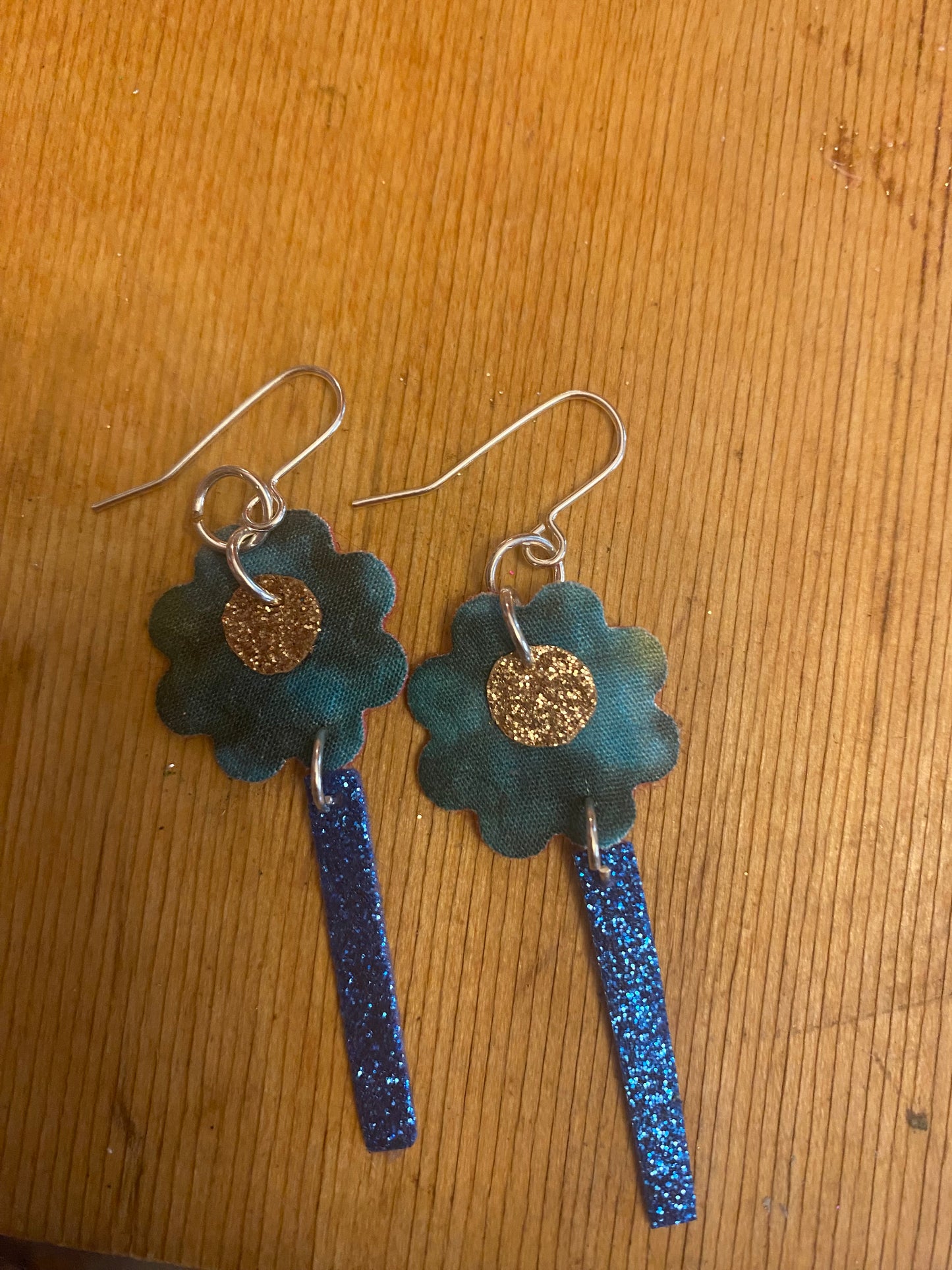Flower drop earrings